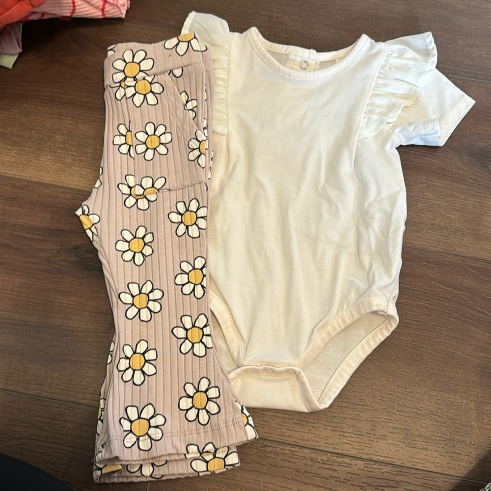 Daisy bell bottom set